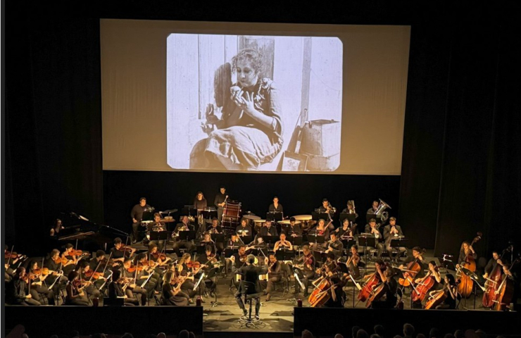 Cine proyectando La Revoltosa