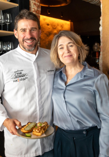 El chef madrileño Javi Estévez reinterpreta el tradicional bocadillo de entresijos en el marco de las Fiestas de San Isidro